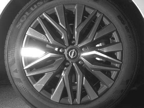 Used 2025 Nissan Altima 2.5 SV FWD image 13