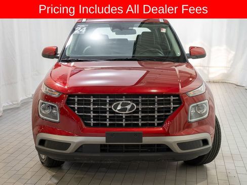 Used 2024 Hyundai Venue Limited FWD image 2