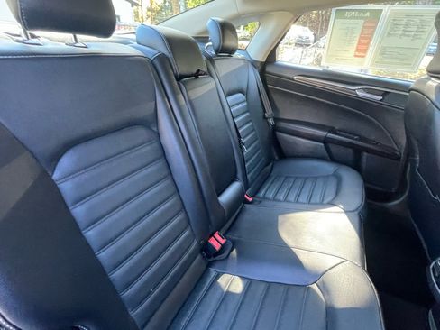 Used 2018 Ford Fusion SE w/ Fusion SE Technology Package image 25