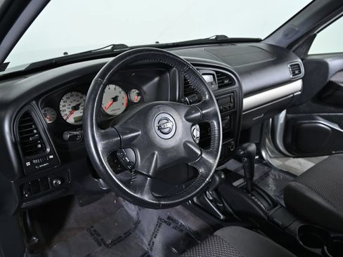 Used 2004 Nissan Pathfinder SE w/ (SRF) SE Sunroof Pkg AWD/4WD image 10