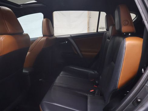 Used 2017 Toyota RAV4 SE image 15