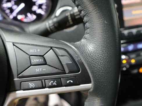 Used 2017 Nissan Rogue SV AWD/4WD image 32