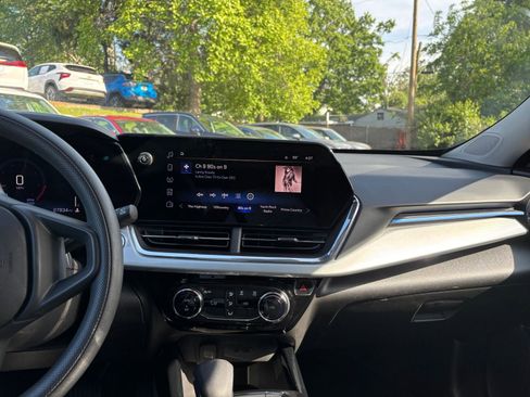 Used 2025 Chevrolet Trax LT image 17