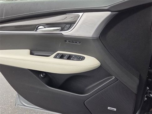 Used 2025 Cadillac XT6 Sport w/ Technology Package image 29