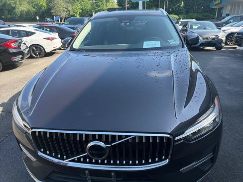 Used 2022 Volvo XC60 B5 Inscription w/ Advanced Package AWD/4WD image 2
