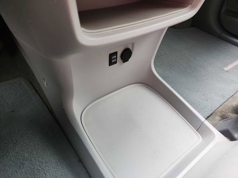 Used 2014 Toyota Sienna XLE image 19