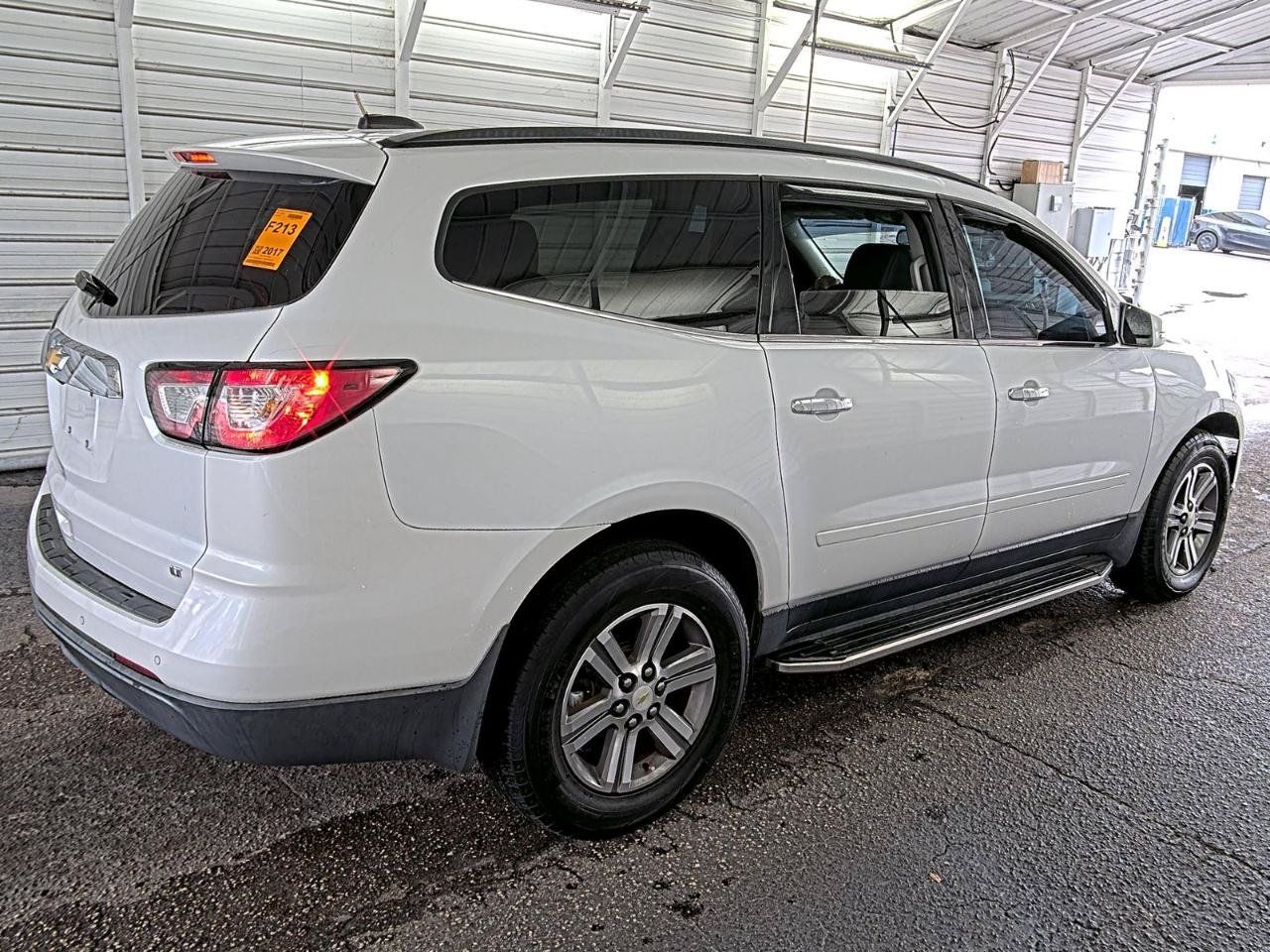 Used 2017 Chevrolet Traverse LT FWD image 3