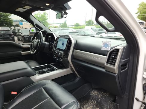 Used 2022 Ford F250 Lariat w/ Black Appearance Package AWD/4WD image 18