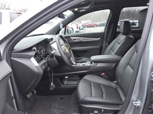 Used 2025 Cadillac XT6 Luxury FWD image 4