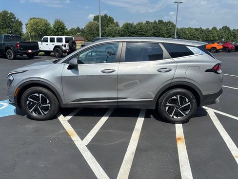 Used 2023 Kia Sportage LX AWD/4WD image 6