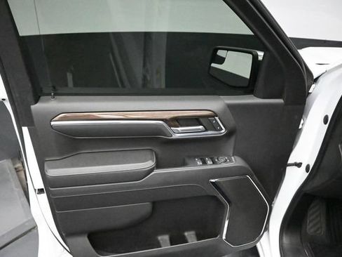 Used 2023 Chevrolet Silverado 1500 LT AWD/4WD image 11