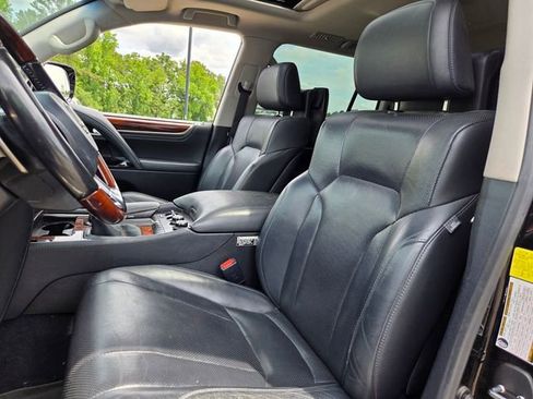 Used 2017 Lexus LX 570 4WD w/ Luxury Package image 9