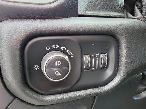 Used 2019 RAM 1500 Big Horn AWD/4WD image 14