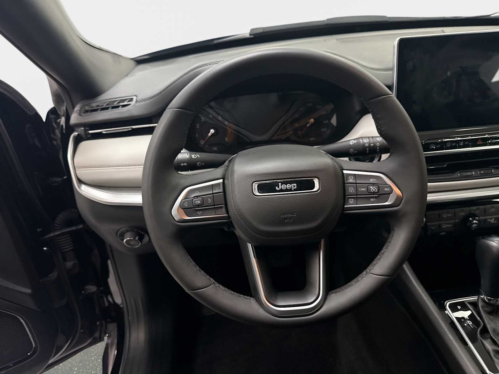 Used 2025 Jeep Compass Limited AWD/4WD image 11