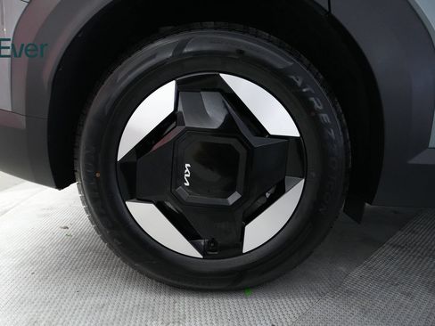 Used 2024 Kia EV9 Wind AWD/4WD image 21