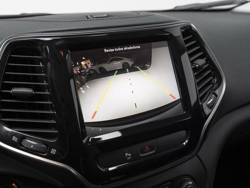 Used 2019 Jeep Cherokee Limited image 26