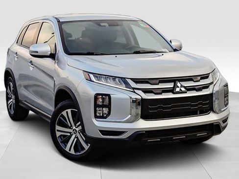 Used 2024 Mitsubishi Outlander Sport SE image 2