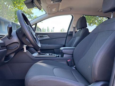 Used 2025 Kia Sportage LX FWD image 25