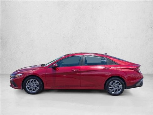 Used 2024 Hyundai Elantra SEL FWD image 7