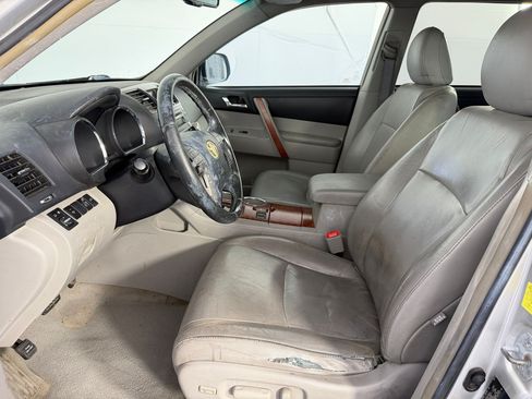 Used 2010 Toyota Highlander Limited FWD image 5
