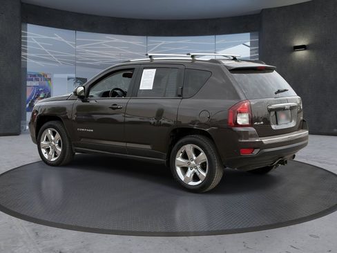 Used 2014 Jeep Compass Limited w/ Sun/Sound Group AWD/4WD image 4