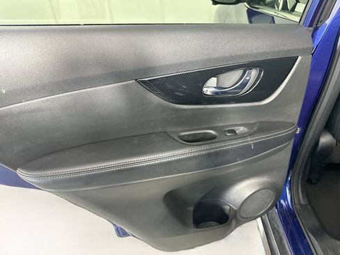 Used 2020 Nissan Rogue SL FWD image 25