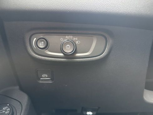 Used 2024 GMC Terrain SLE w/ Driver Convenience Package image 24