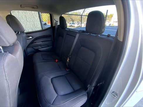 Used 2022 Chevrolet Colorado LT w/ Chrome Appearance Package image 19