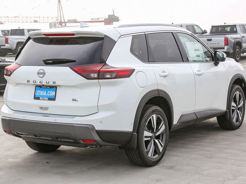 New 2025 Nissan Rogue SL w/ SL Premium Package FWD image 6