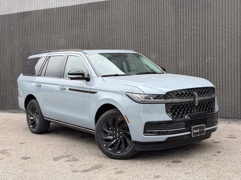 New 2026 Lincoln Navigator Reserve AWD/4WD image 9