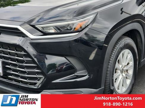 Used 2025 Toyota Grand Highlander AWD image 10