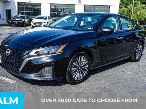 Used 2025 Nissan Altima 2.5 SV FWD image 2