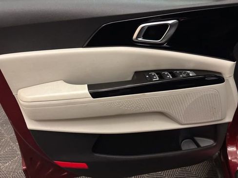 Used 2024 Kia Carnival EX image 10