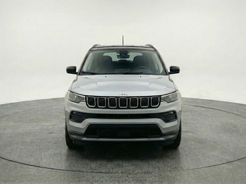 Used 2025 Jeep Compass Limited AWD/4WD image 2