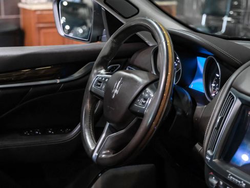 Used 2019 Maserati Levante GranLusso image 13