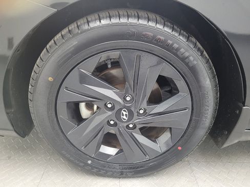 Used 2022 Hyundai Elantra SEL image 31