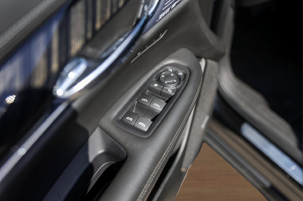 Used 2025 Cadillac XT6 Premium Luxury FWD image 24