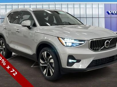 New 2025 Volvo XC40 B5 Ultra w/ Climate Package