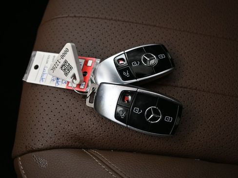 Used 2023 Mercedes-Benz E 350 4MATIC Sedan image 36