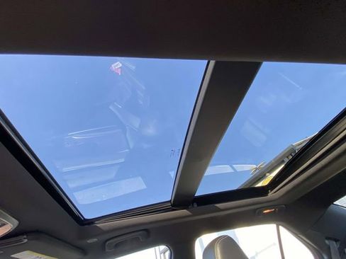 Used 2023 Chrysler 300 S image 18