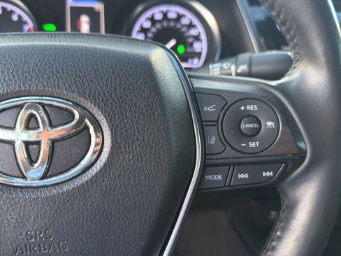 Used 2018 Toyota Camry SE w/ Convenience Package FWD image 22