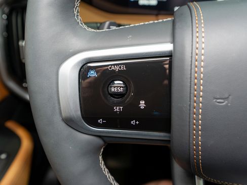 Used 2025 Nissan Armada Platinum Reserve AWD/4WD image 32