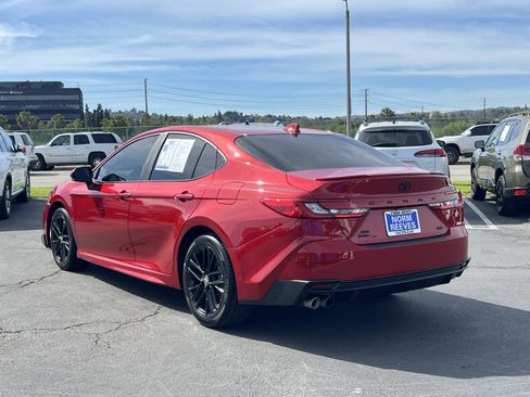 Used 2025 Toyota Camry SE w/ Convenience Package image 3