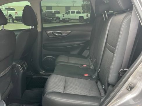 Used 2019 Nissan Rogue SV AWD/4WD image 36