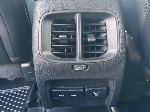 Used 2019 Jeep Cherokee Trailhawk AWD/4WD image 21