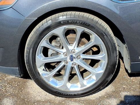 Used 2015 Ford Taurus Limited w/ Equipment Group 301A FWD image 9