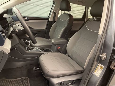 Used 2024 Volkswagen Taos SE image 19