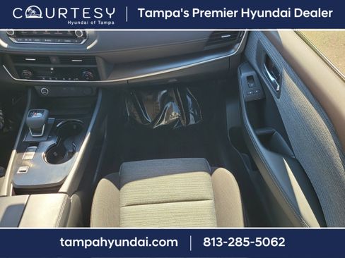 Used 2023 Nissan Rogue SV image 15