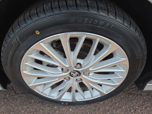 Certified 2020 Toyota Camry XLE image 11