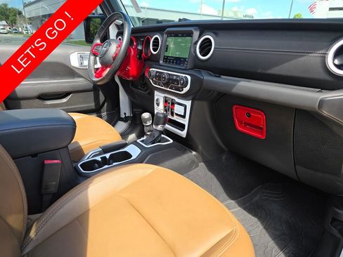 Used 2022 Jeep Wrangler Unlimited Sahara AWD/4WD image 13